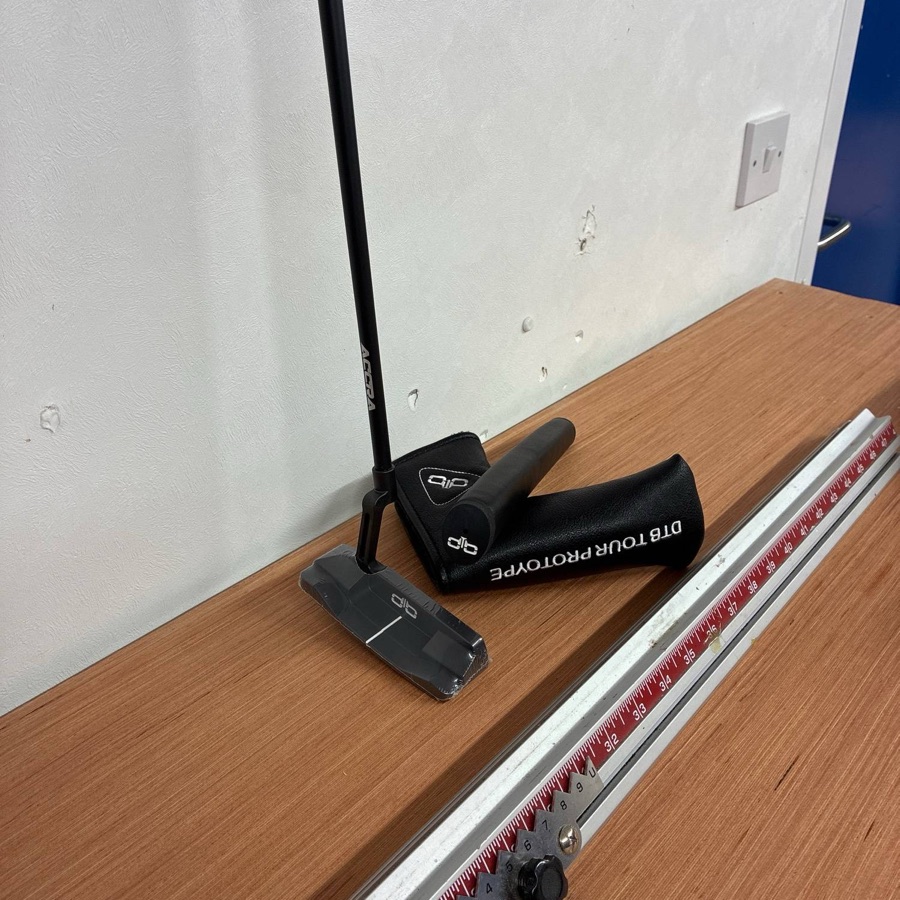 Your putter on the length gauge